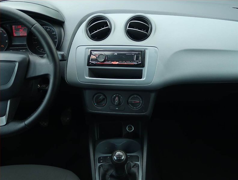 Seat Ibiza (2012) 1.2 12V, nová STK, zamluveno - fotka 12 z 15
