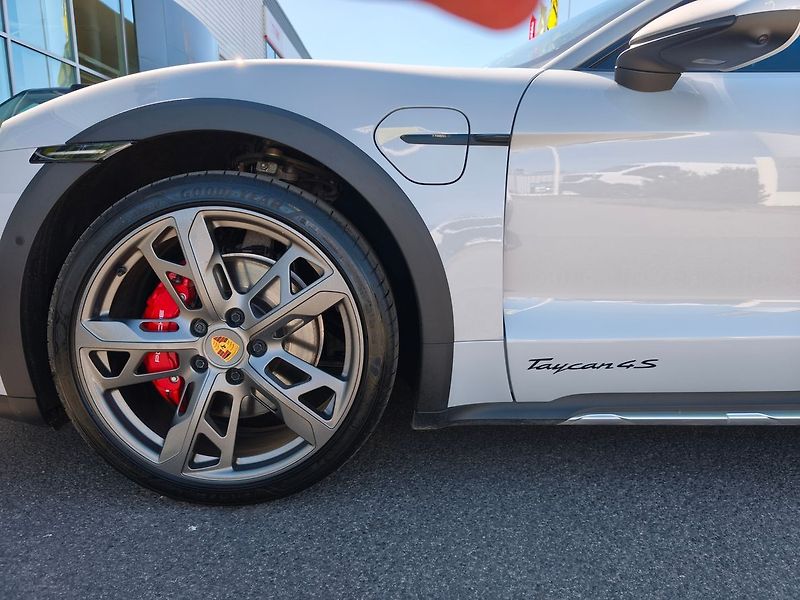 Porsche Taycan Top stav a výbava - fotka 11 z 11