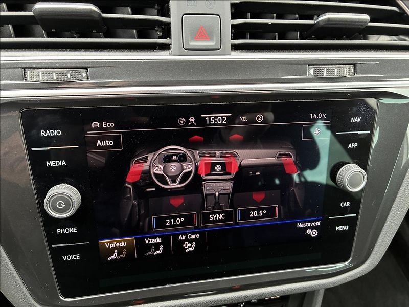 Volkswagen Tiguan 2,0 TAŽNÉ,KAMERA,HEAD-UP - fotka 15 z 31