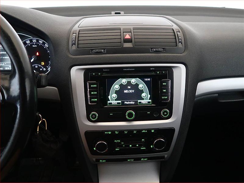 Škoda Octavia (2012) Greenline 1.6 TDI, Serv.kniha - fotka 12 z 15