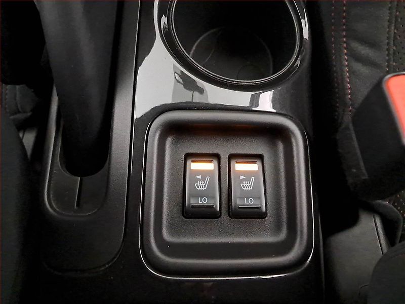 Nissan Juke (2013) 1.6 DIG-T, Serv.kniha, Navi - fotka 15 z 19