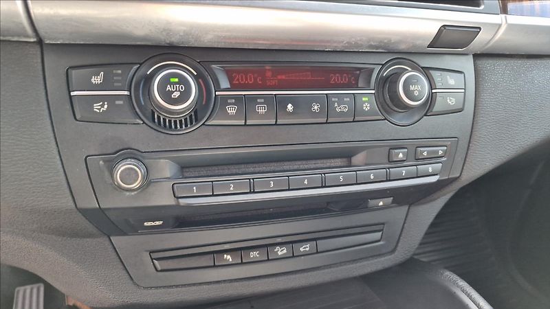 BMW X6 3,0 225 Kw 35i xDrive ČR 2.maj - fotka 14 z 19
