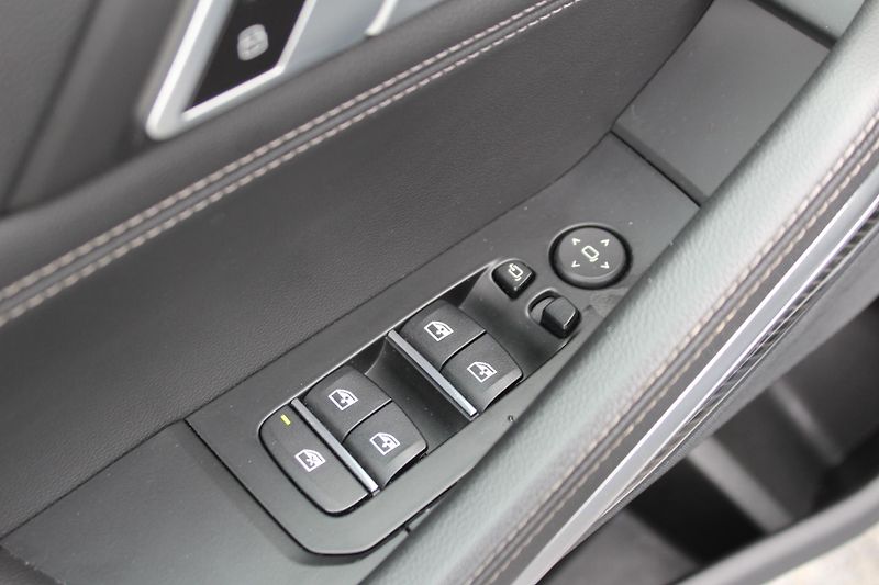 BMW X6 xDrive30d - fotka 11 z 25