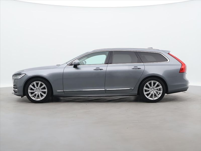 Volvo V90 2,0 D3 Drive-E Momentum Auto - fotka 4 z 38