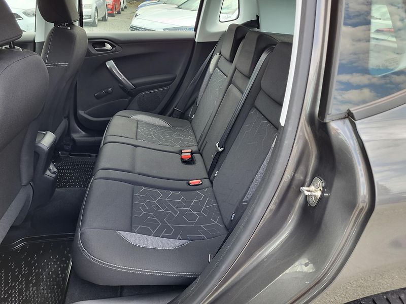 Peugeot 2008 1.2 PureTech 82k ČR 1.majitel - fotka 8 z 47