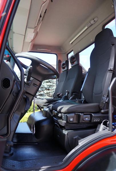 Iveco Eurocargo 180E28P 18 palet Palfinger - fotka 16 z 18