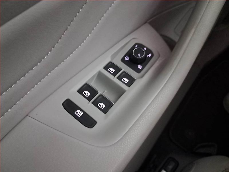 Volkswagen Passat (2019) 1.6 TDI, Automat, Kůže, Navi - fotka 25 z 25