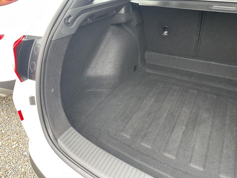 Hyundai i30 1.6d 4/2022 NEHAV-NAVI-DPH-ČR! - fotka 17 z 43