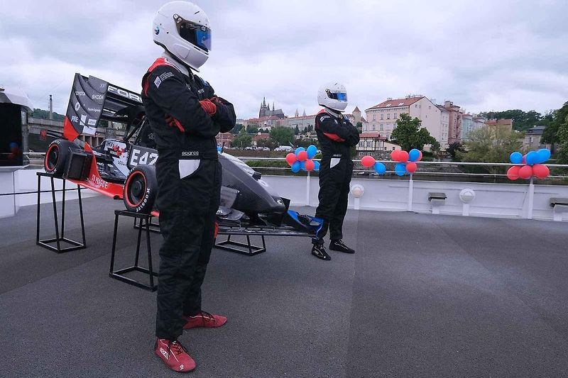 Slavnostní odhalení nové elektroformule CTU.25 studentského týmu eForce Prague Formula. loď Grand Bohemia, Dvořákovo nábřeží, Praha 1