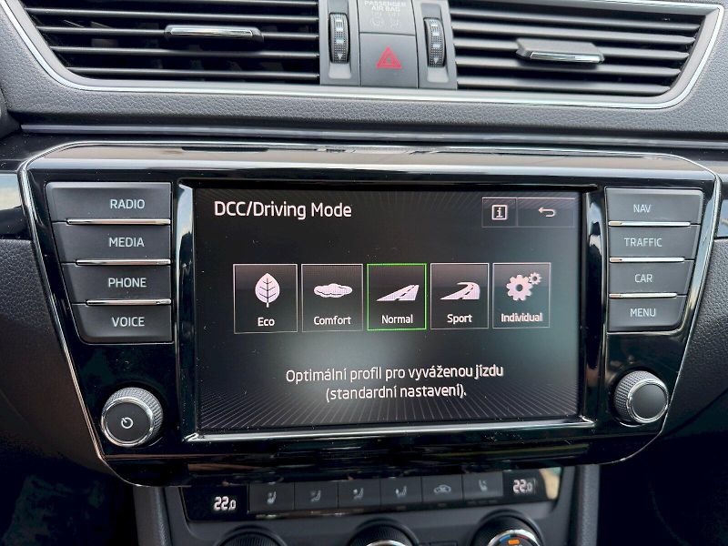 Škoda Superb (2016) 2.0 TSI 206kW L&K DSG 4x4 - fotka 18 z 35