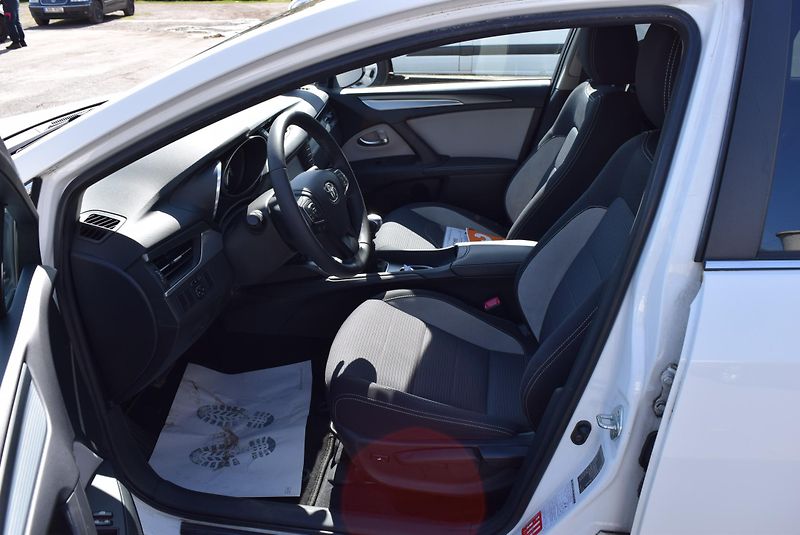 Toyota Avensis (2018) 1.8VVTI 108kw TEAM D XEN NAVI - fotka 19 z 50