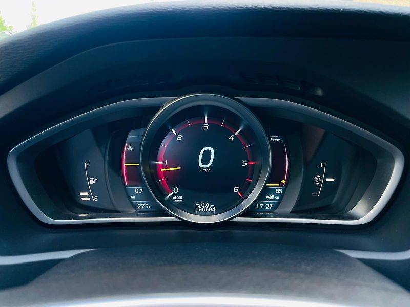 Volvo V40 2.0D3 5VÁLEC MANUÁL SERVISKA - fotka 46 z 48