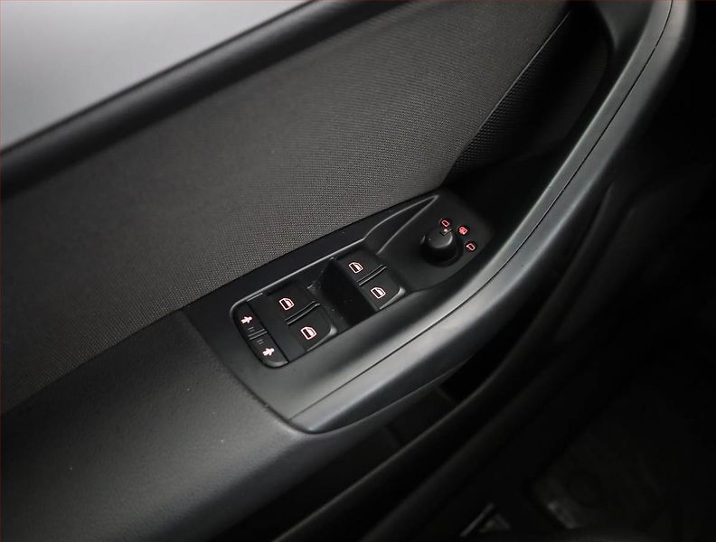 Audi Q3 (2016) 2.0 TDI, Serv.kniha, Navi - fotka 16 z 20