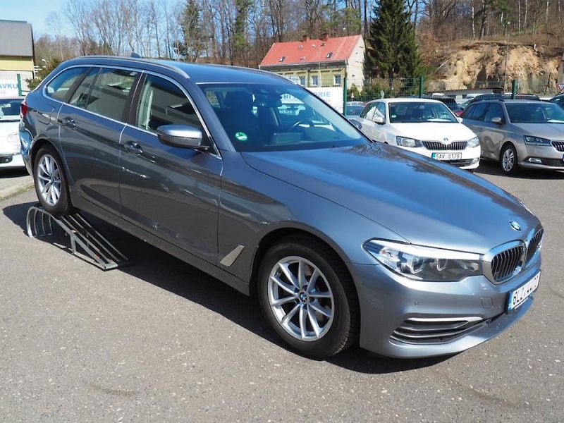 BMW Řada 5 (2018) 520d xDrive, HeadUp, Key - fotka 5 z 41
