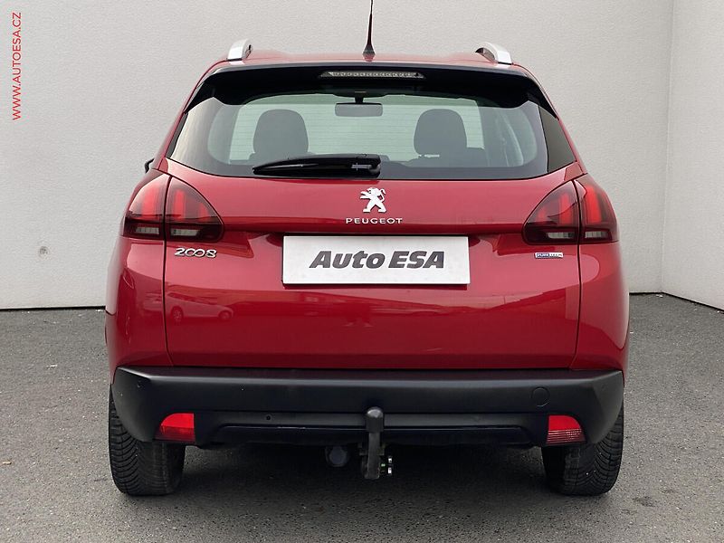 Peugeot 2008 (2017) 1.2 PT, ČR, Active, AT - fotka 5 z 20