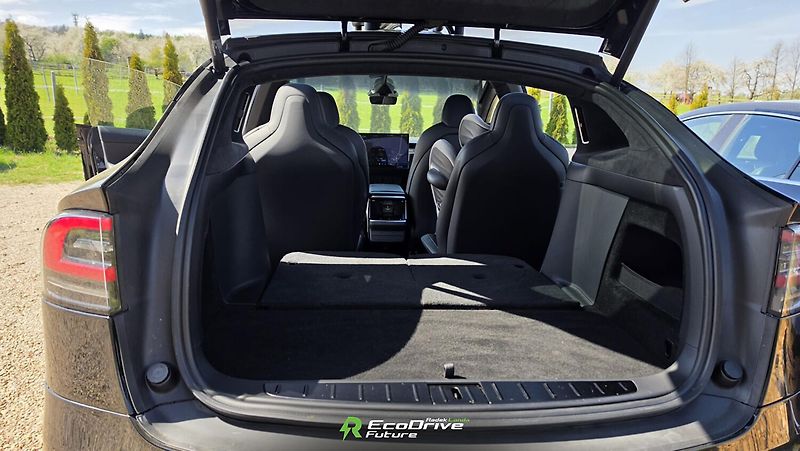 Tesla Model X (2023) Plaid 1020 koní, Tažné 2 250kg - fotka 4 z 12
