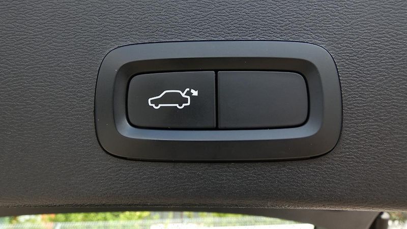 Volvo XC40 T2 FWD Momentum Core - fotka 20 z 22