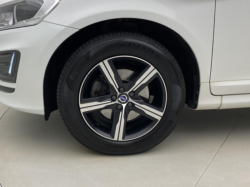 Volvo XC60 D4 AWD MOMENTUM AUT  - fotka 35 z 48