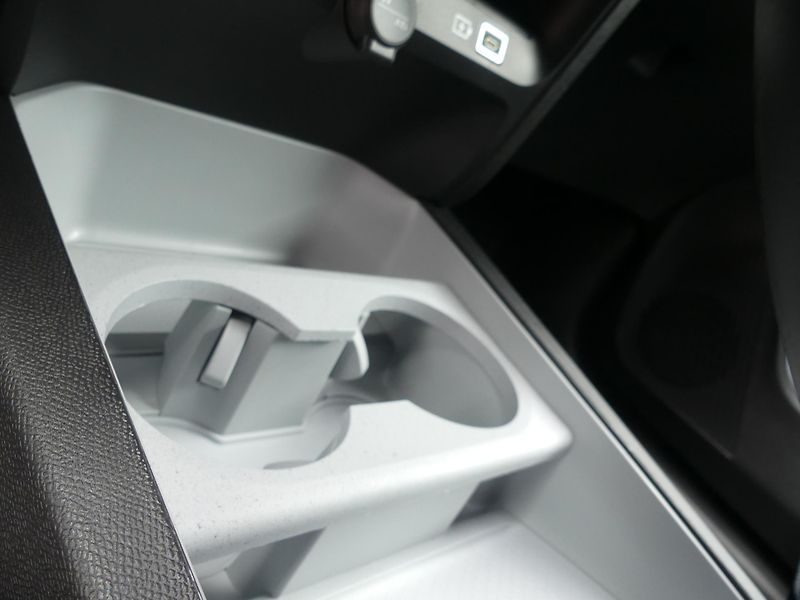 Citroën C5 Aircross (2026) PLUS Hybrid 145k Automatic    - fotka 21 z 23