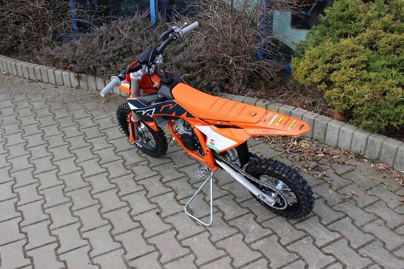 KTM 50 SX (2025) FACTORY 2025 - fotka 4 z 6