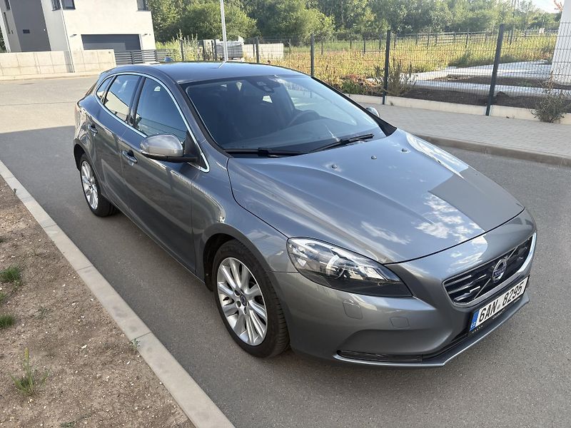 Volvo V40 (2015) D2 MOMENTUM 2.0l TDi - Servis - fotka 9 z 20