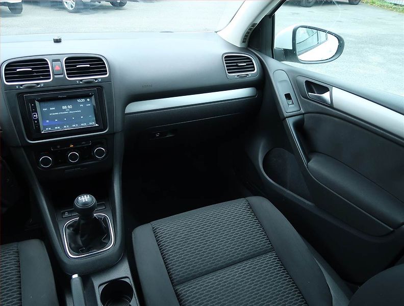 Volkswagen Golf (2012) 1.6 TDI, Serv.kniha - fotka 8 z 15