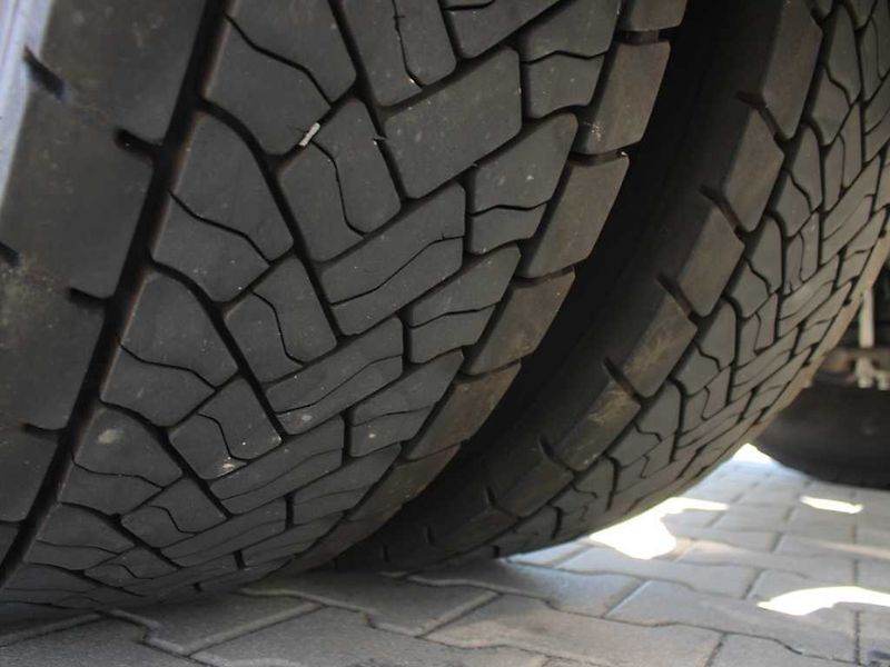 Renault Trucks T T 440, EURO 6, VZDUCHOVÉ PÉROV - fotka 18 z 19