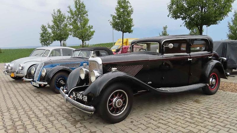 Pálavský Oldtimer přilákal na Břeclavsko desítky elegantnch veteránů.