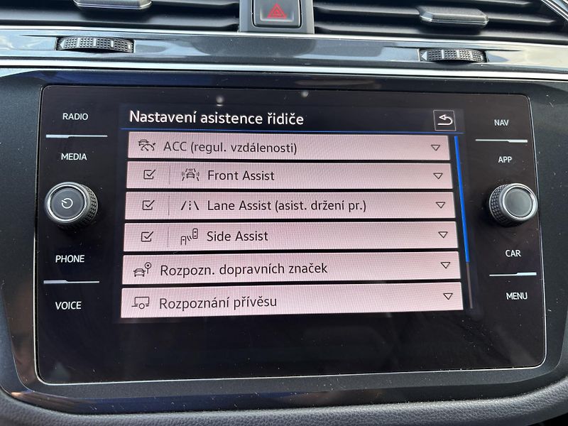Volkswagen Tiguan 2.0 TSI DSG 4MOTION R-LINE 140 - fotka 15 z 28