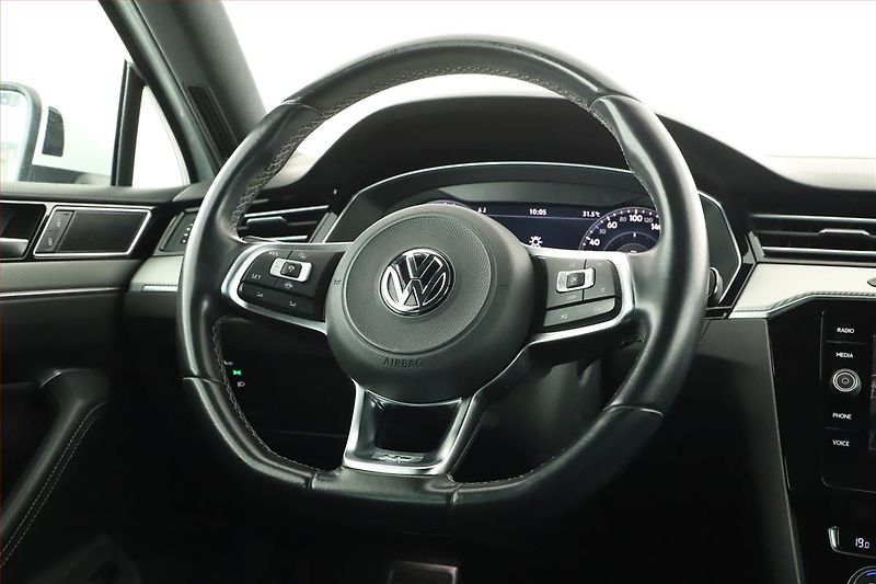 Volkswagen Passat (2019) R-Line 2.0 TDI, 4X4, Automat - fotka 14 z 16