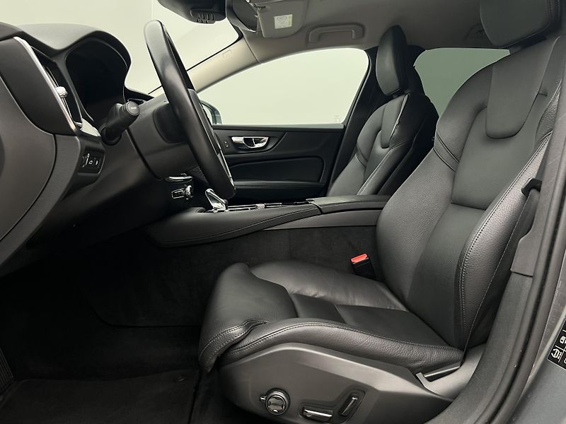 Volvo V60 T6 AWD RECHARGE INSCRIPTION - fotka 3 z 47