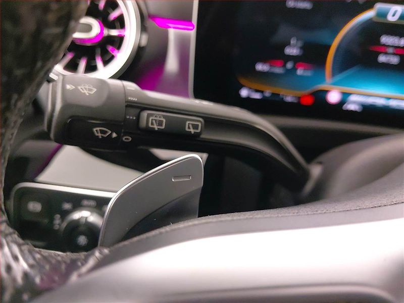 Mercedes-Benz Třídy A (2019) AMG line A 35 AMG 4MATIC - fotka 25 z 26
