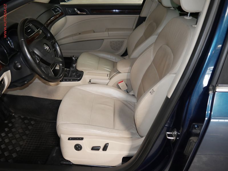 Škoda Superb (2013) 1.6 TDi, Navi, bixen, kůže - fotka 9 z 26