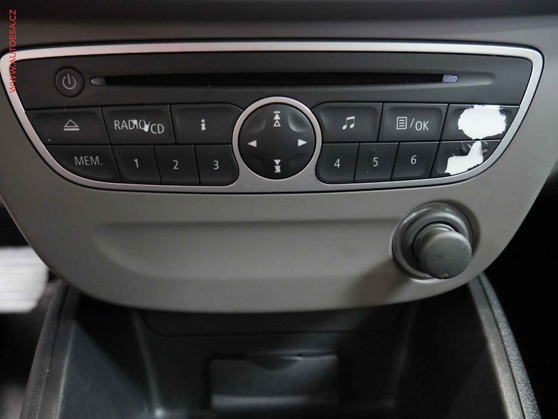 Renault Mégane (2010) 1.5 dCi, 2.maj,ČR, AC, temp - fotka 15 z 19