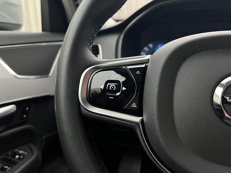 Volvo XC90 B5 AWD CORE AUT 7 MÍST - fotka 25 z 43