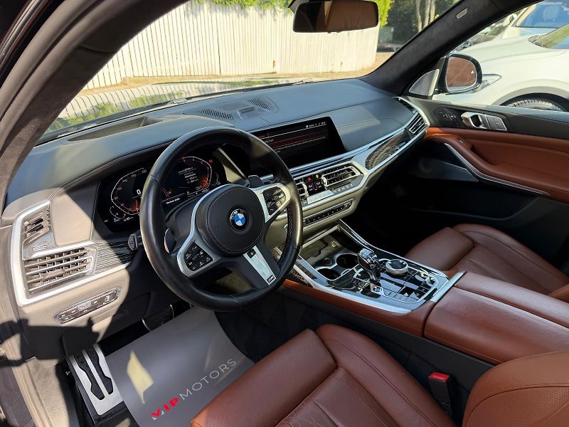 BMW X7 40xD-INDIVID-MASÁŽE-R21-B&W-ČR - fotka 13 z 40