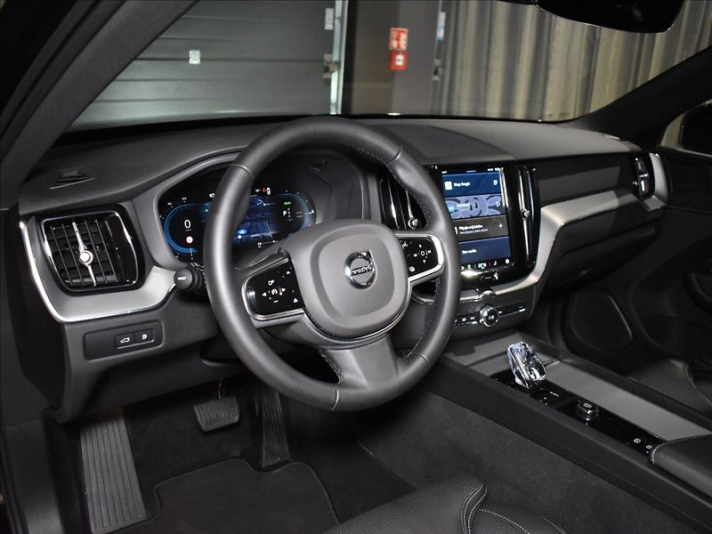 Volvo XC60 2,0 T6 AWD PLUS Black Edition - fotka 12 z 26