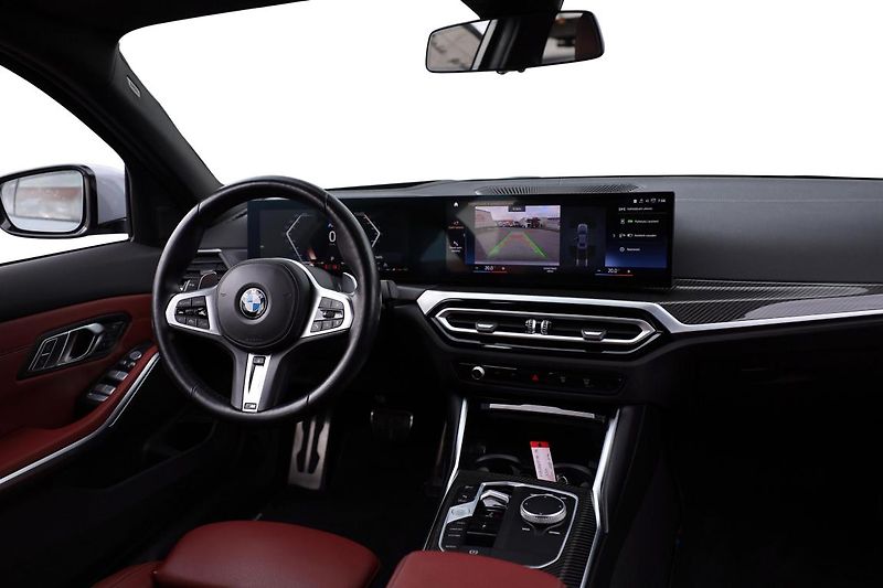 BMW Řada 3 330i Sedan - fotka 12 z 14
