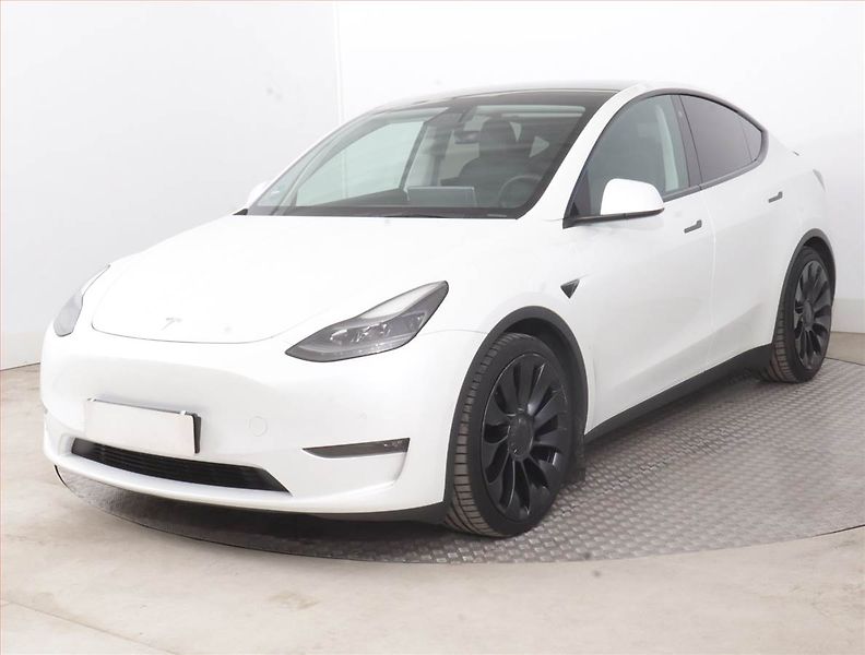 Tesla Model Y (2022) Performance 79kWh, SoH 89% - fotka 2 z 21