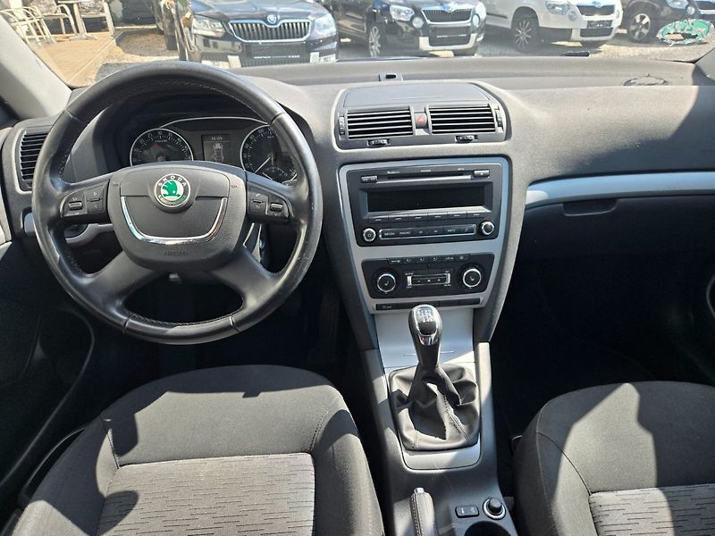 Škoda Octavia (2013) 2.0 TDI Serviska - fotka 16 z 31