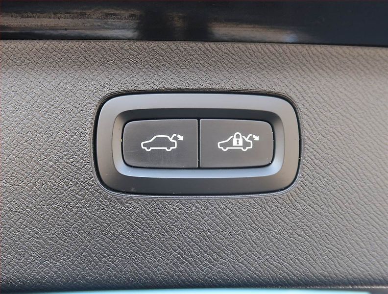 Volvo XC90 (2021) B5 AWD - fotka 26 z 28