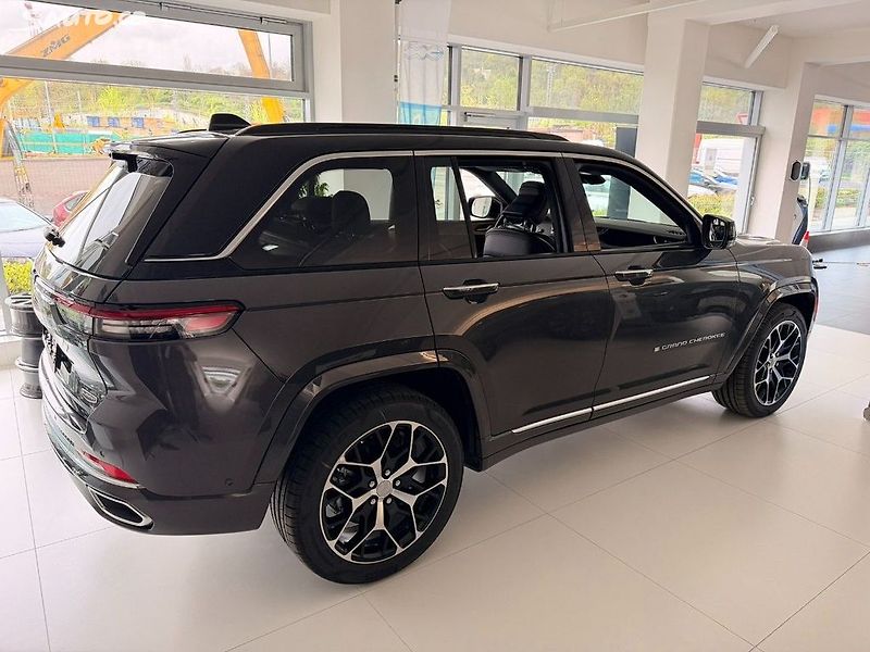 Jeep Grand Cherokee (2026) Summit Reserve 2.0 Turbo 4xe P - fotka 4 z 17