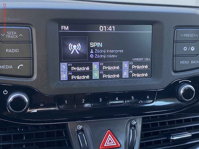 Hyundai i30 (2018) 1.0 T-GDi, Comfort - fotka 16 z 19