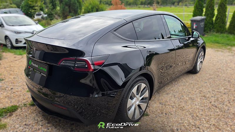 Tesla Model Y (2023) RWD | Standard Range, LFP - fotka 5 z 12