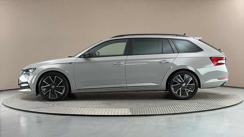 Škoda Superb 2.0 TDI DSG Sportline Combi - fotka 4 z 32