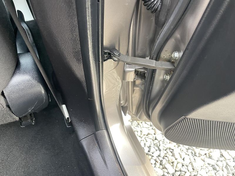 Toyota Auris 1.8i 16v HYBRID AUT NAVI CAM!! - fotka 118 z 166