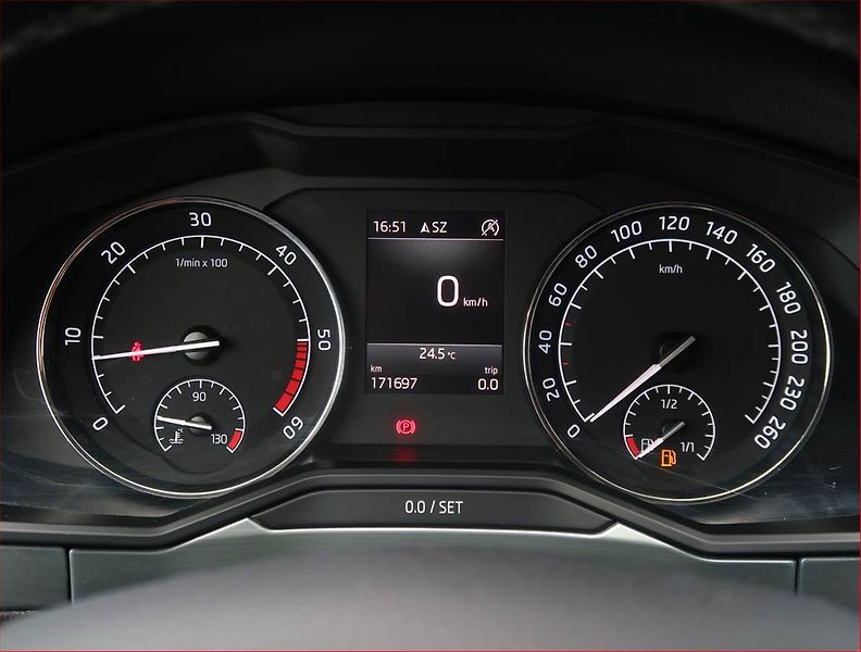 Škoda Superb (2018) 1.6 TDI, Navi, Tempomat - fotka 11 z 19