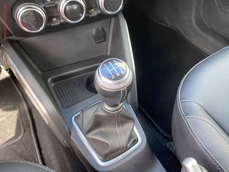 Dacia Duster (2019) 1.6 SCe, Prestige, kamera - fotka 16 z 19