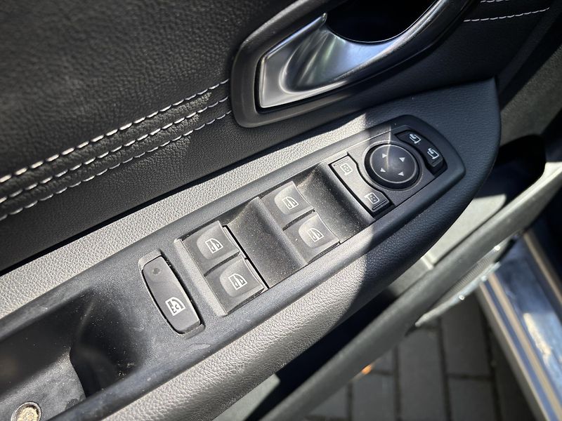 Renault Scénic 1.6 dCi BOSE Edition - fotka 23 z 27