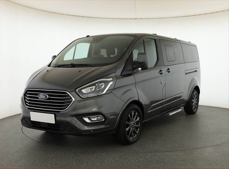 Ford Tourneo Custom (2018) Titanium 2.0 EcoBlue, ČR, DPH - fotka 2 z 16